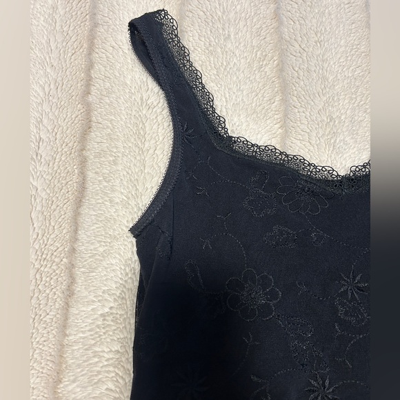 Black sheer floral lace tank top - Picture 3 of 4